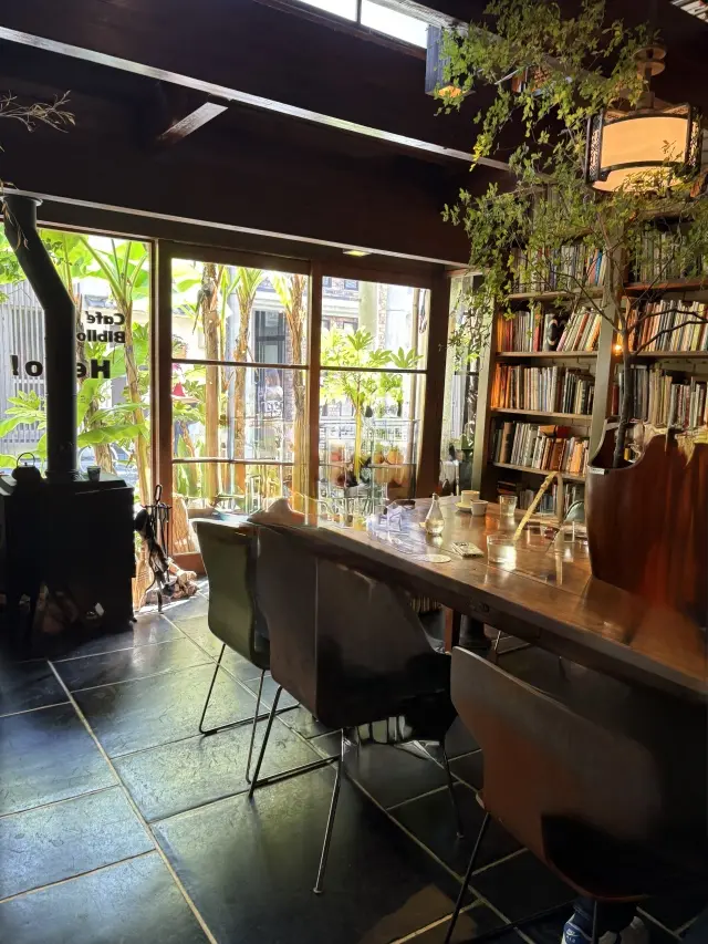 「ユニクロの白シャツで楽しむ、京都カフェの画像_5