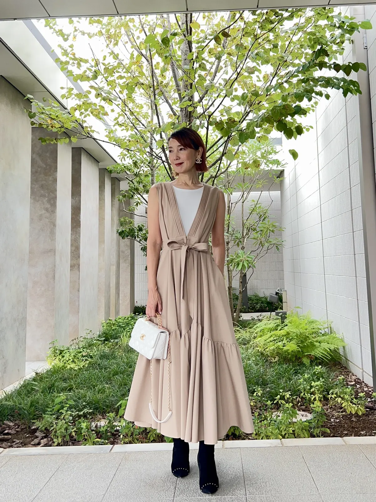 ベージュのロングジレ着回しコーデの画像_1