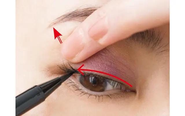 目頭から目じりまでまつ毛の間を埋める