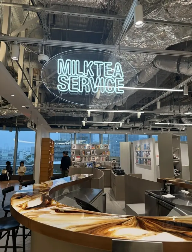 先月オープンのニューマン高輪、新しいスタの画像_8