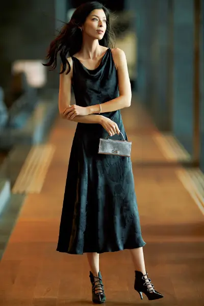 ジャカード織のワンピースコーデの生方ななえ