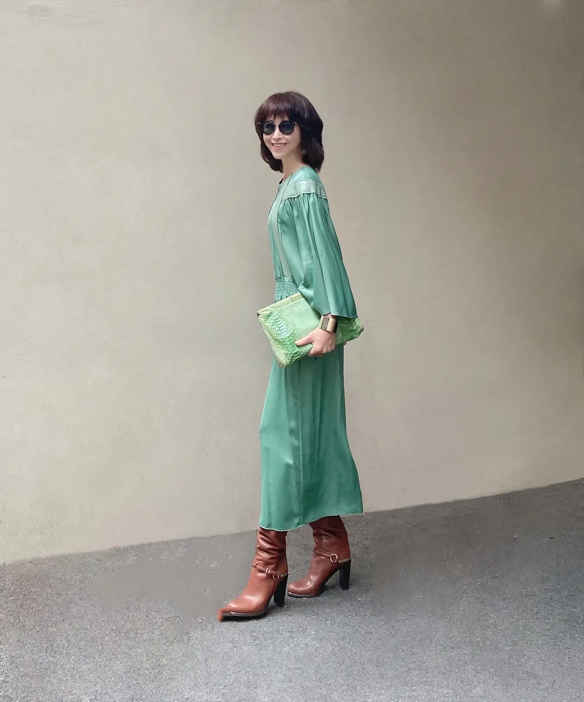 くすみカラーワンピース×ロングブーツの画像_3