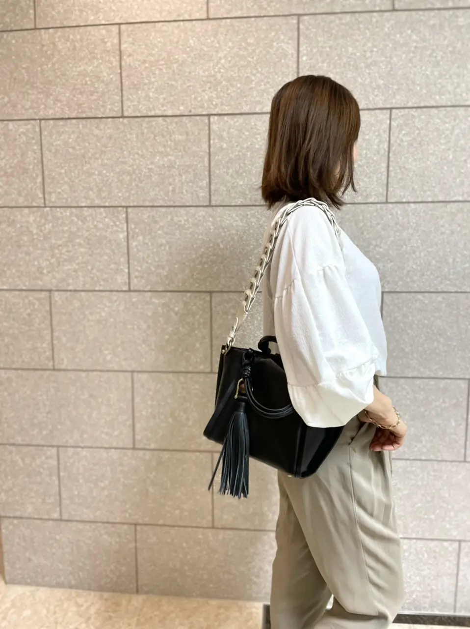 カジュアルな白の魅力の画像_3
