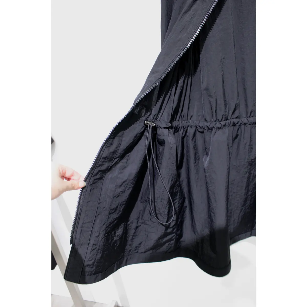 Theory Luxe アウターの内側にあるドローコード