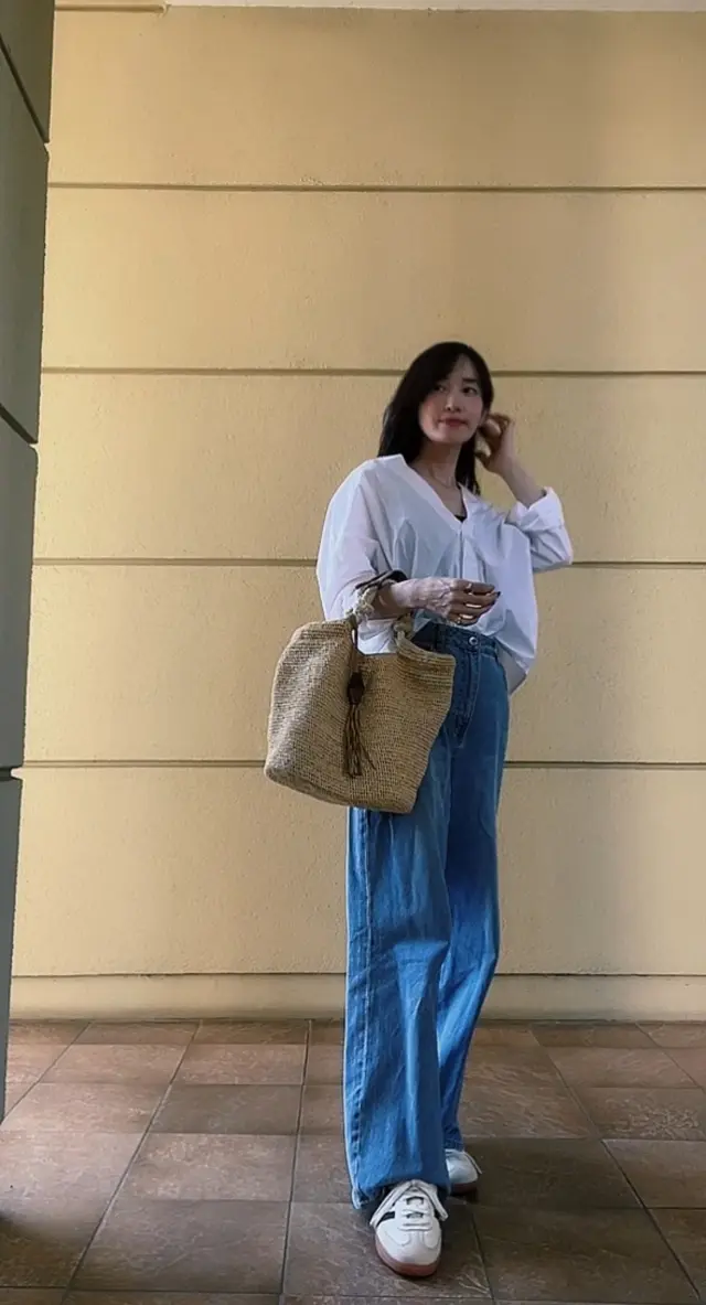 白シャツとジーンズの王道コーデ⭐︎の画像_3