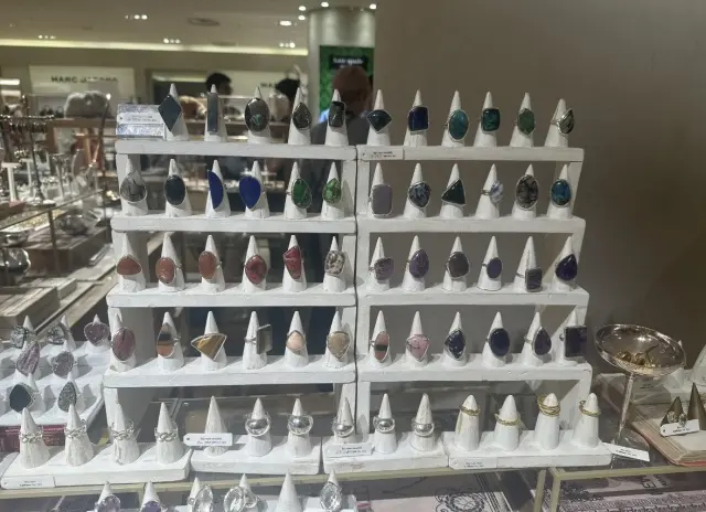 ブラックのドレスでお出かけスタイル。の画像_6