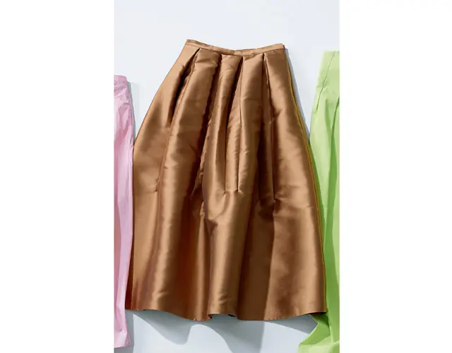 スカート￥49,500／サードマガジン