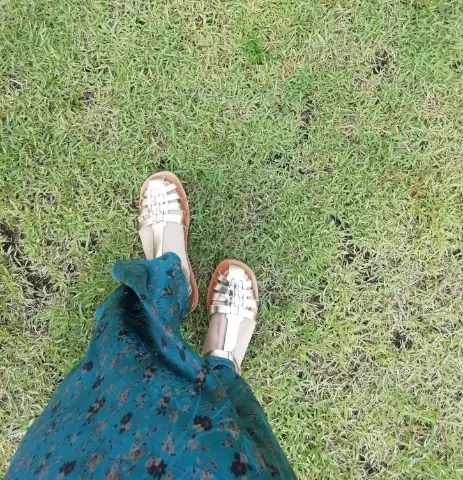 お気に入りのFRAY I.Dの艶タイトスカートと