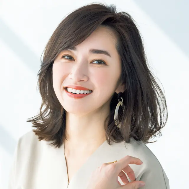 ボブスタイルにヘアチェンジしたモデルの仁香さん