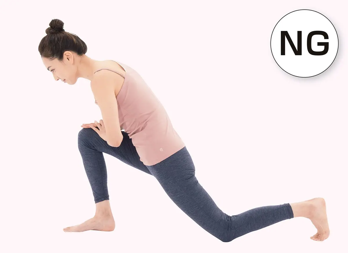 体重を前に移動させたとき、上半身が倒れてしまったら股関節が伸びにくいのでNG。上半身は真っすぐ立てたまま行って　OurAge×Webエクラ