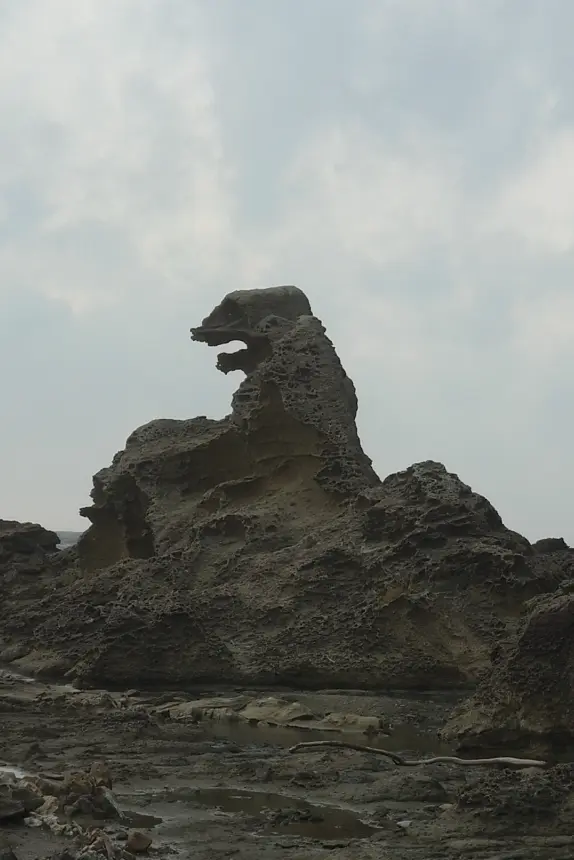 ゴジラ岩②