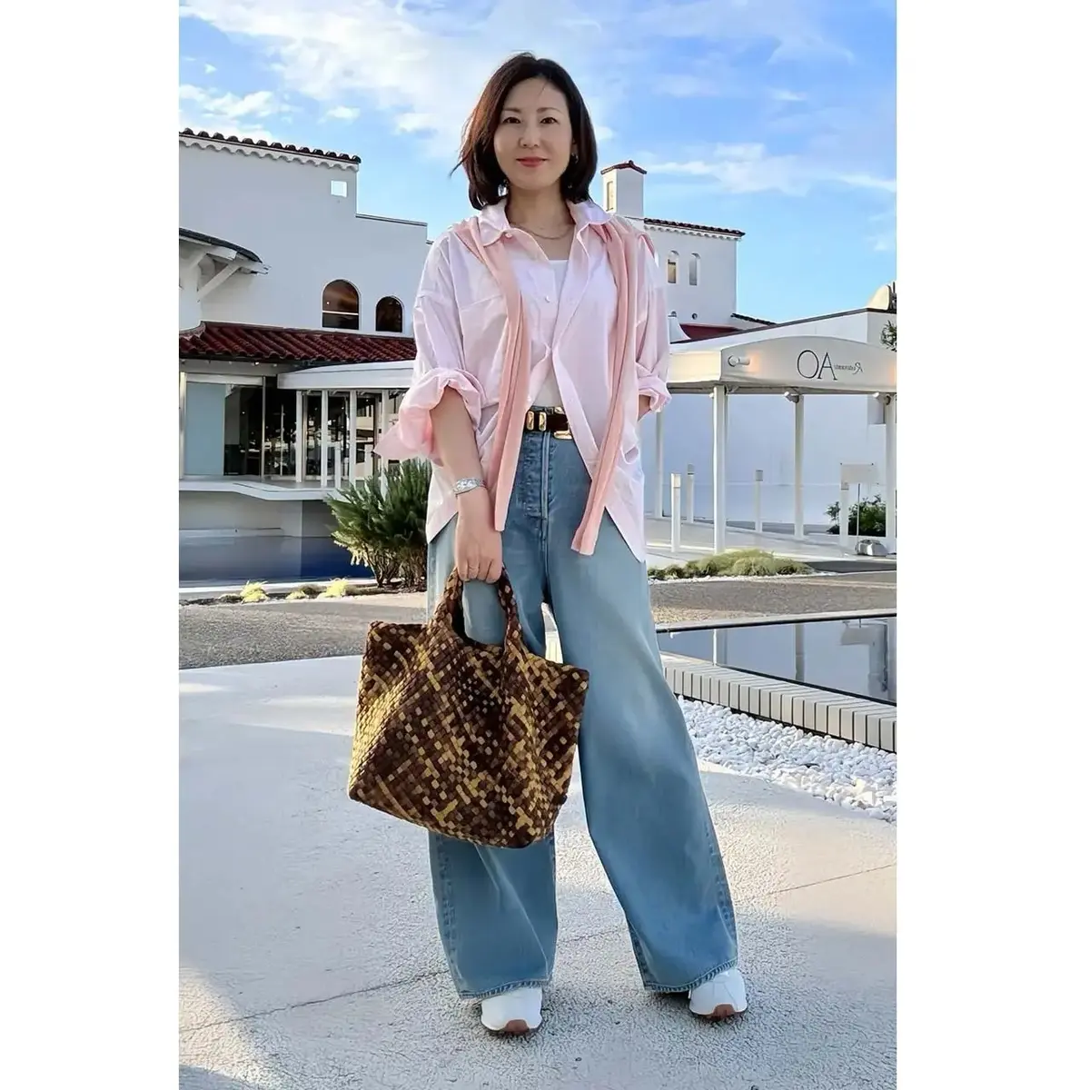 【50代 秋のスニーカーコーデ10選】コーディネートになじみやすい！季節の変わり目の足元のおしゃれ