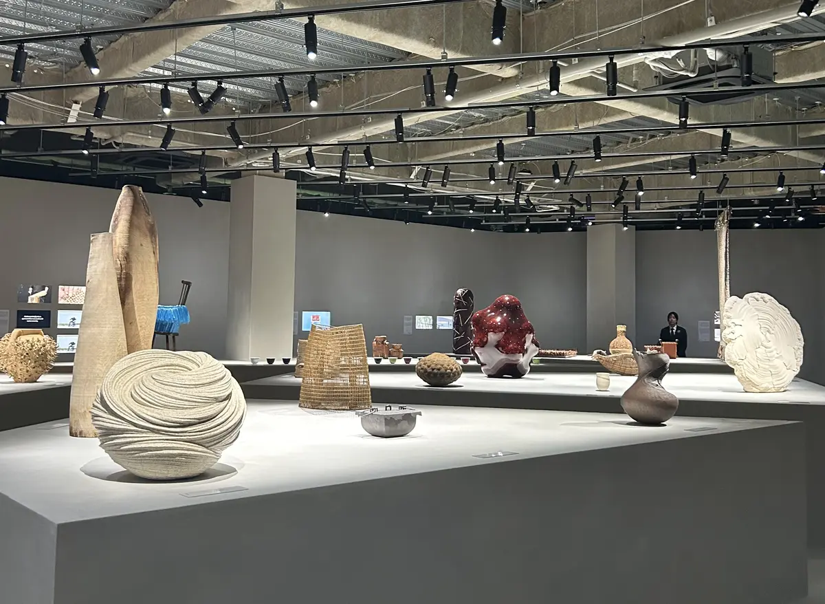 ロエベ　クラフテッドワールド展　