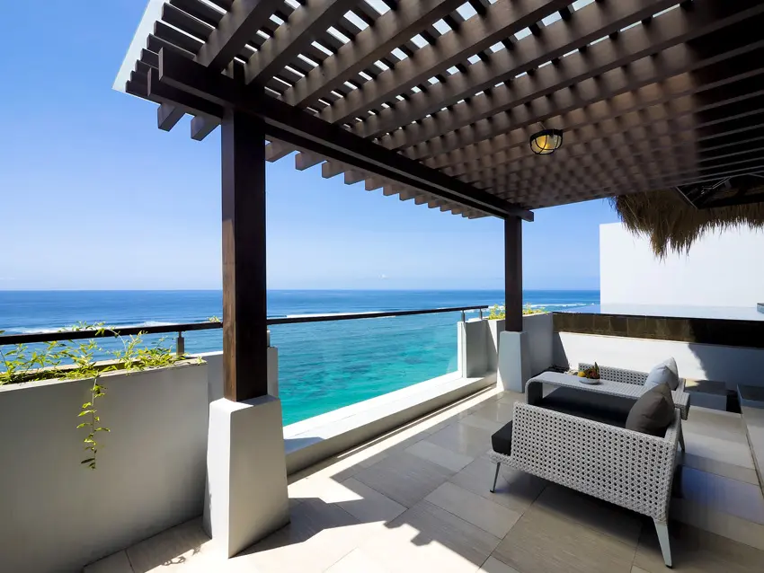 バリ最上級の白砂のビーチに蒼いラグーン、の画像_1