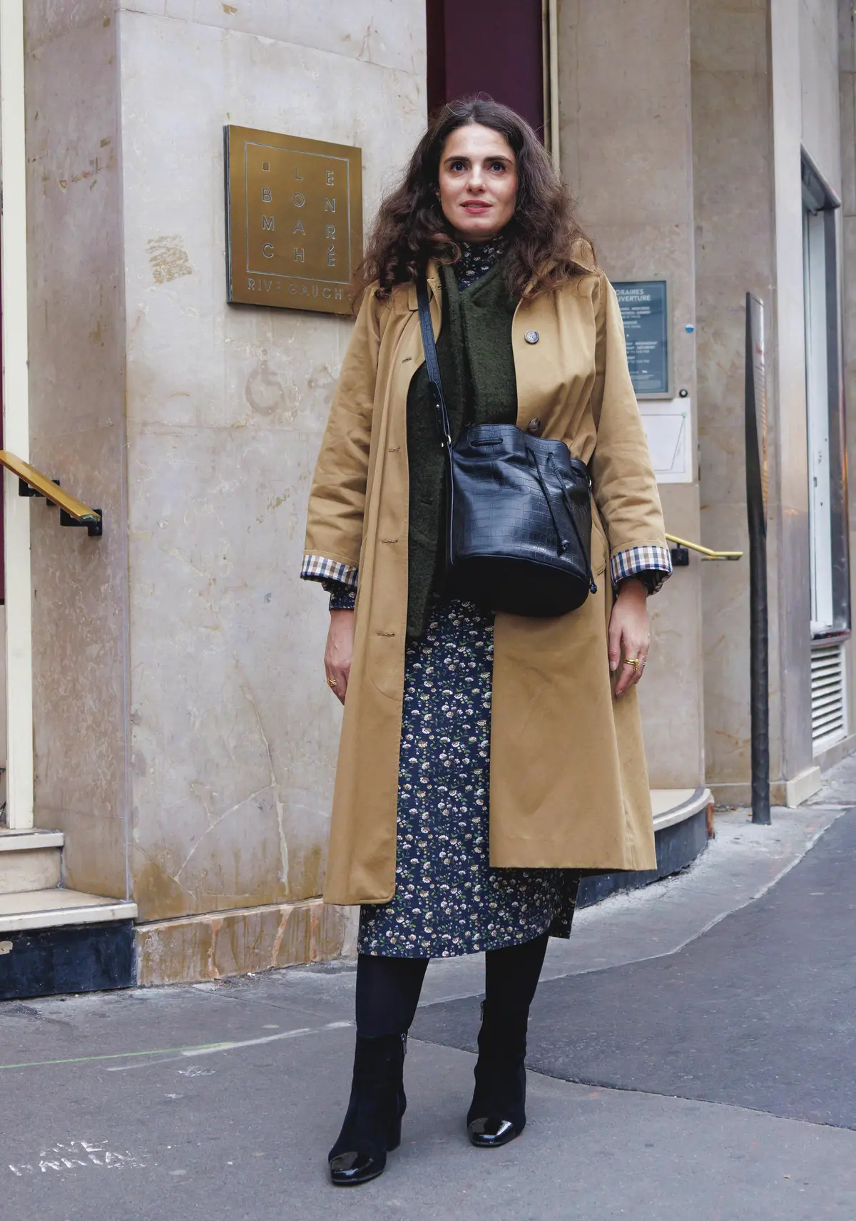 マダムのリアルなお出かけスタイル【海外ファッションSNAP】 ロングコート　オーレリー 出版社勤務／パリ