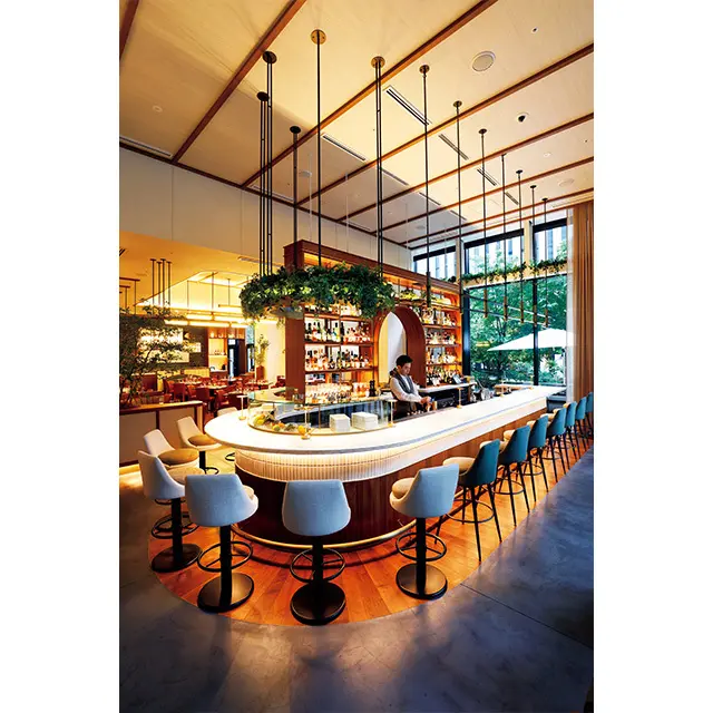 エントランスに位置するバーカウンター