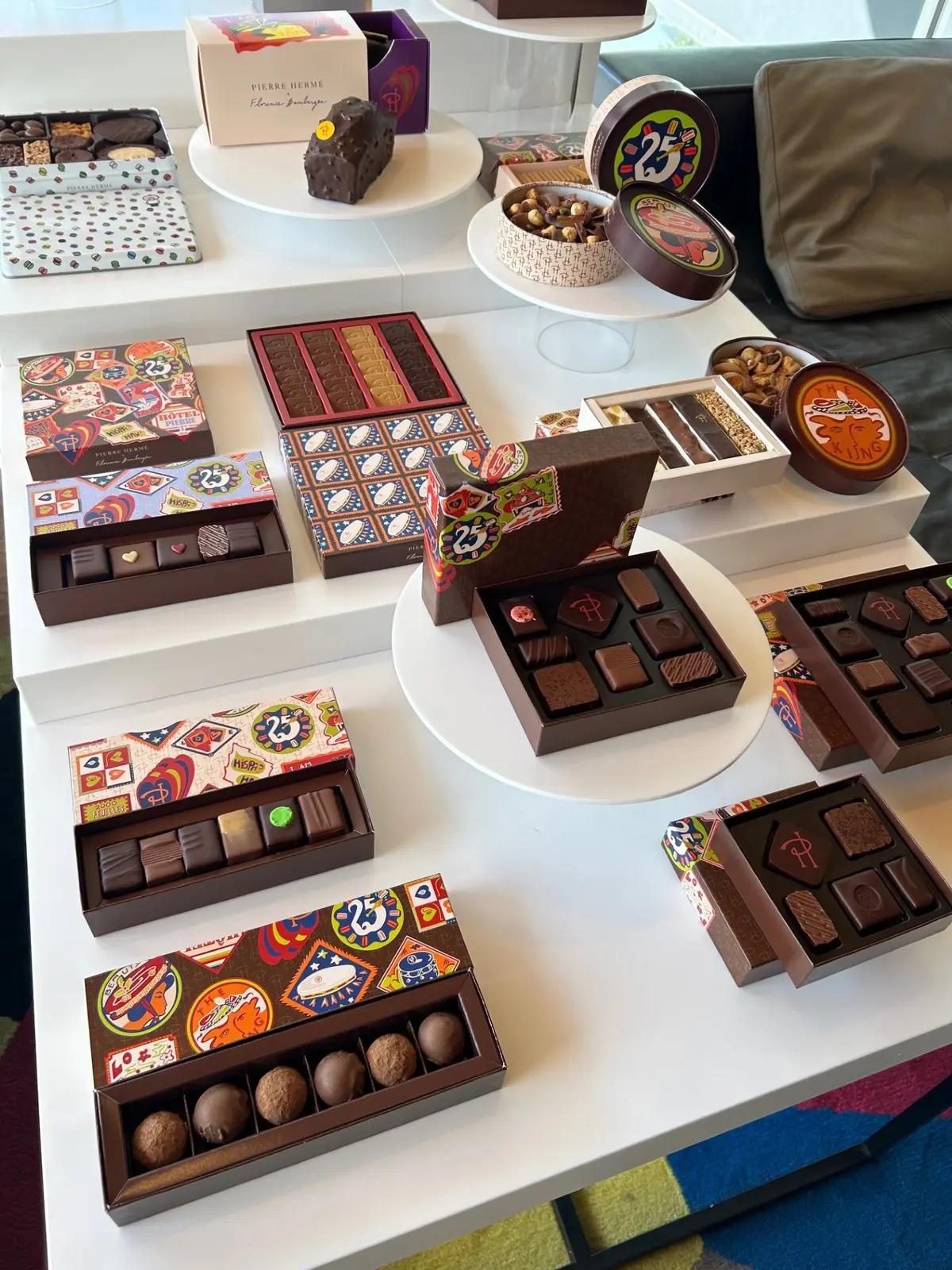 ピエール・エルメ・パリ 「アソリュティマン ド ショコラ」8個入り ￥4,320