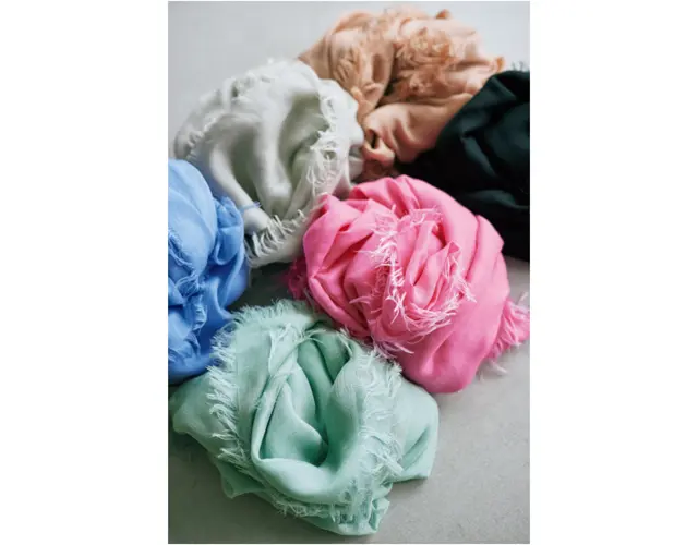 上質素材×豊富な色が魅力の「アソース メレ」のストールがマストハブ！