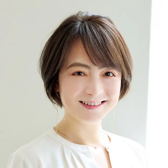 髪の立ち上がりを形状記憶！ 50代におすすめな根元パーマ