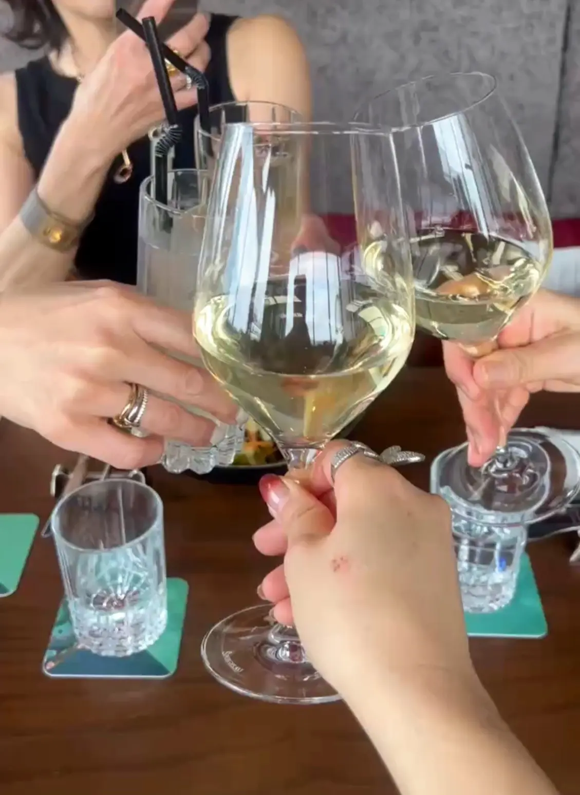 秋も活躍、ネイビーでまとめるデニムコーデの画像_5