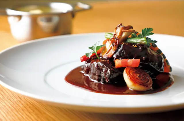 「国産牛の赤ワイン煮込み　ベルナール・ロワゾースタイル」　