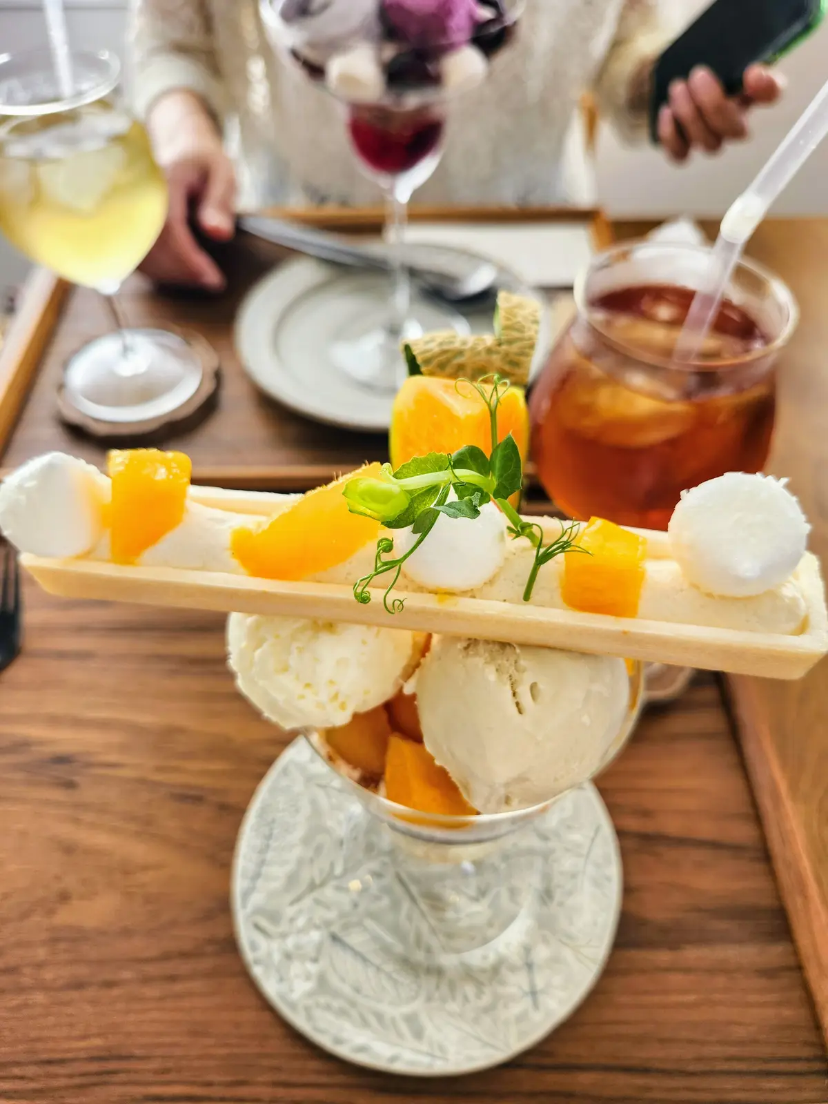 金木犀茶店、パフェ、メロンパフェ、季節のパフェ、薬膳パフェ、西荻窪カフェ、40代ファッション、西荻窪ランチ、海南チキンライス