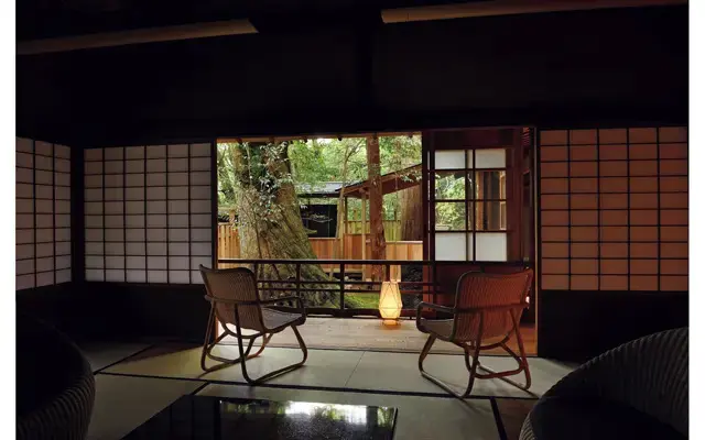 100年以上たった主室は静かでゆったりとした時間が流れる