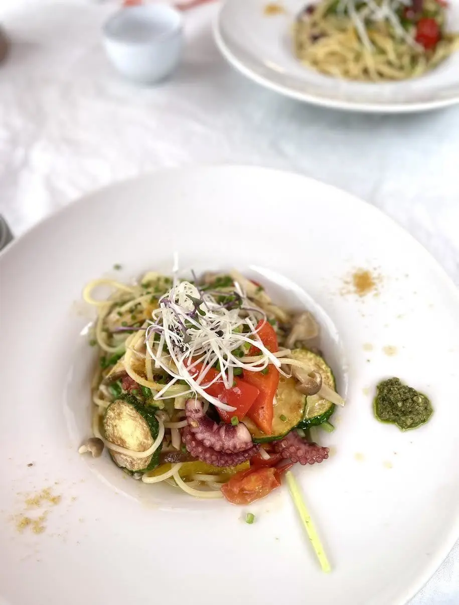 季節の野菜とタコのパスタ