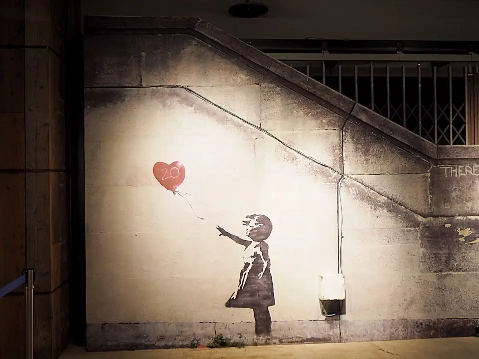 春の新作ZARAワンピで、バンクシーっての画像_4