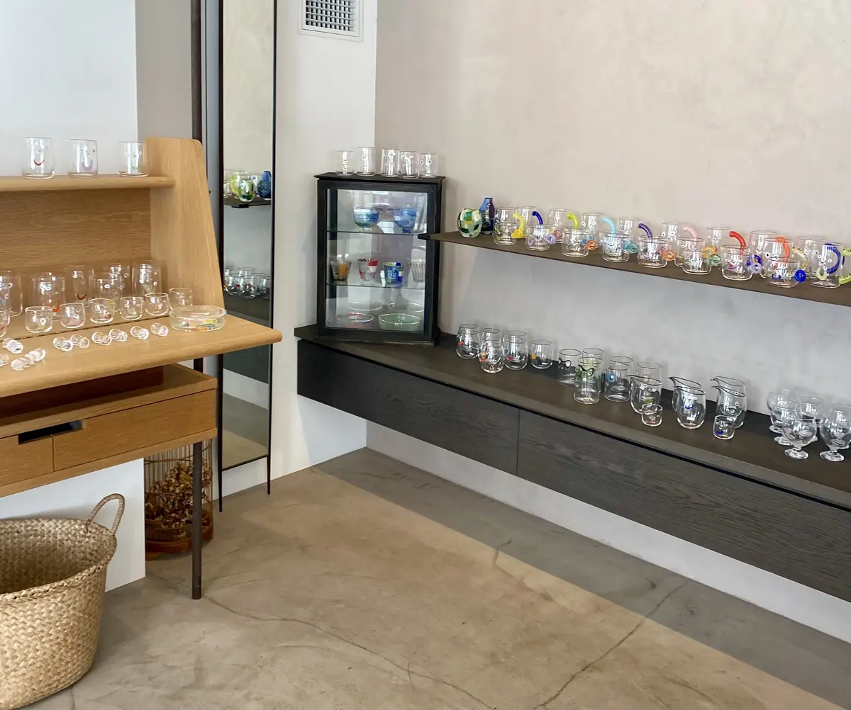 金木犀 茶店の奥にあるギャラリースペースの入口。展示会開催中