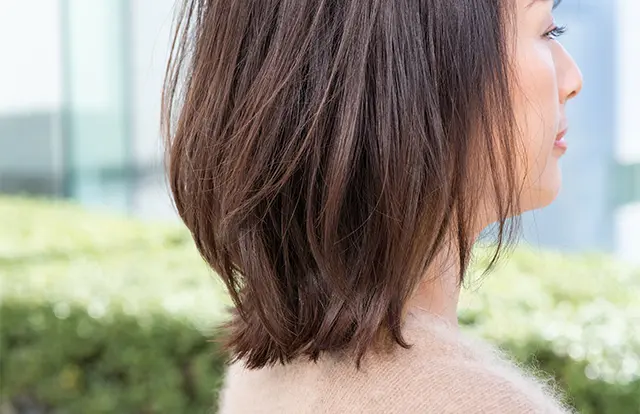 レイヤーは、あごの高さで“ボブ”のようなラインができるように調整を