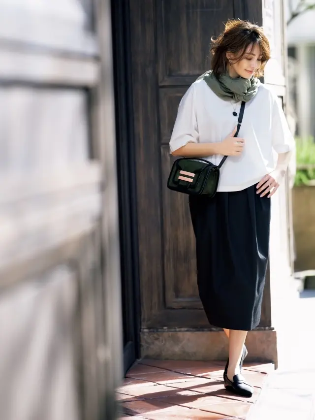 袖丈長め、着丈短め 体を優しく包むのが最旬Tシャツ