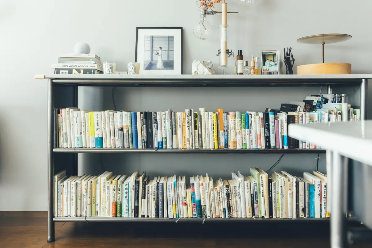 61㎡ スモールラグジュアリーな部屋　本棚