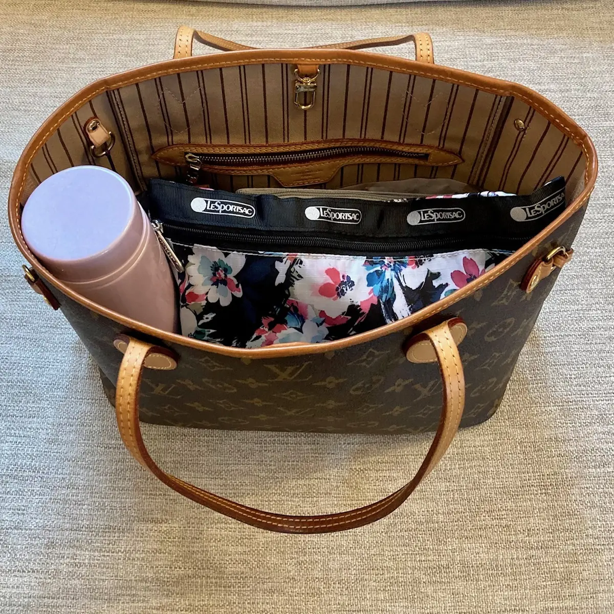 ルイヴィトンのネヴァーフルPMに収まるポーチ