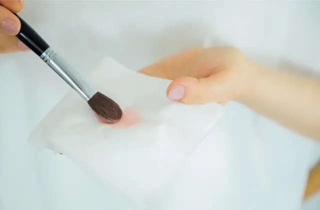 ティッシュで余分な粉をオフして、感じる程度の発色に