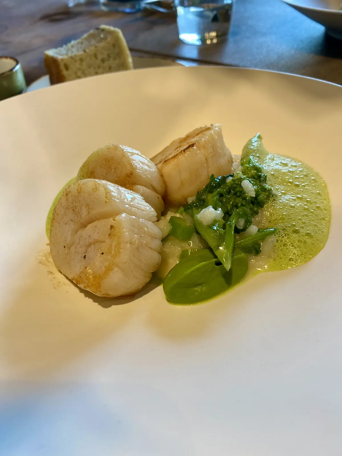 表参道bonélan（ボネラン）の帆立のスナッケ。菜の花のリゾット添え、Menu marchéメイン料理