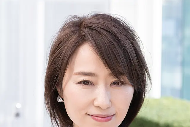 毛先にやや重さを残している分、表面はレイヤーを入れて柔らかくフワッとさせて