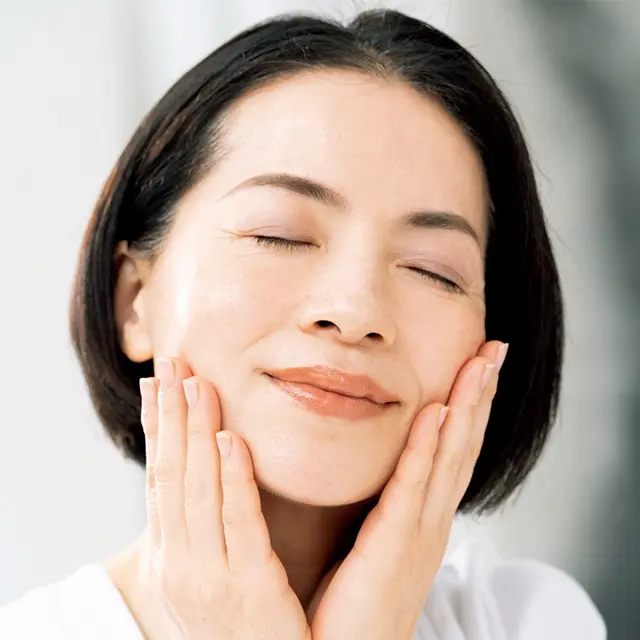 化粧水と乳液のライン使いがポイント！「夜の味わう乳液」で肌をたっぷり潤す