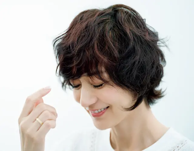 長め前髪×パーマでフロントの遊びをつくる