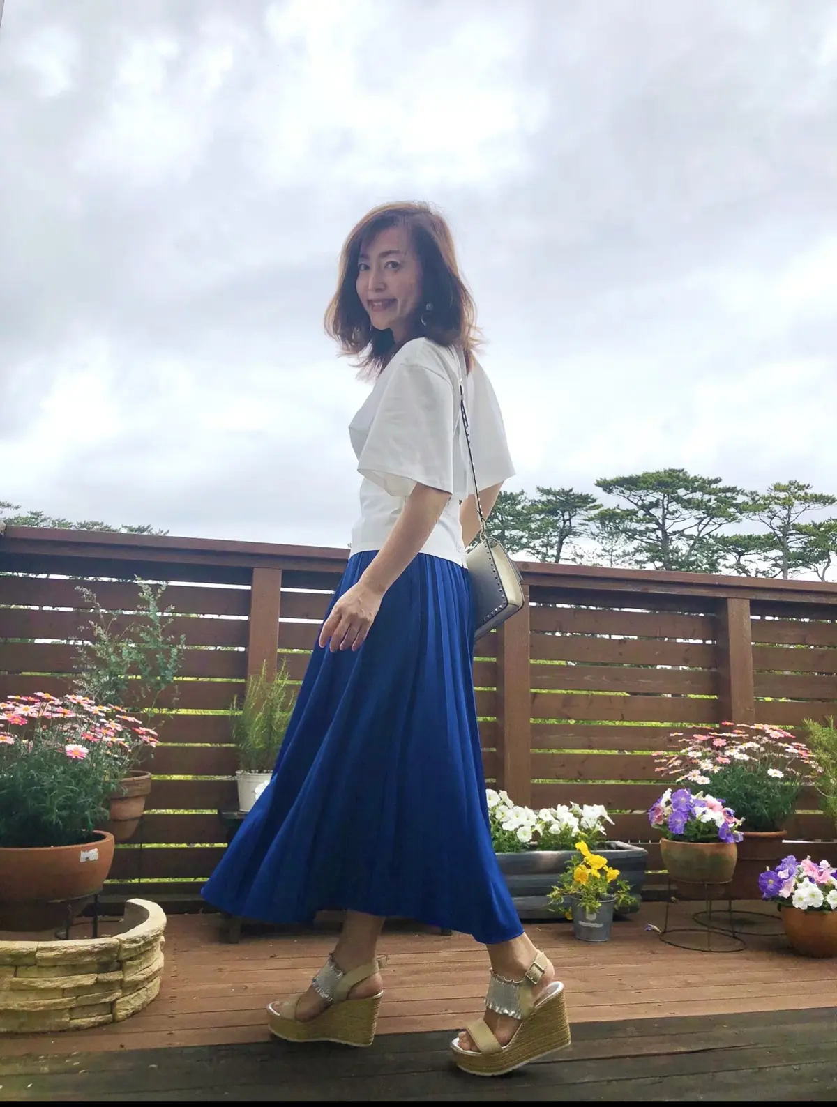 ドラマチックな『白ブラウス』とロイヤルブの画像_4