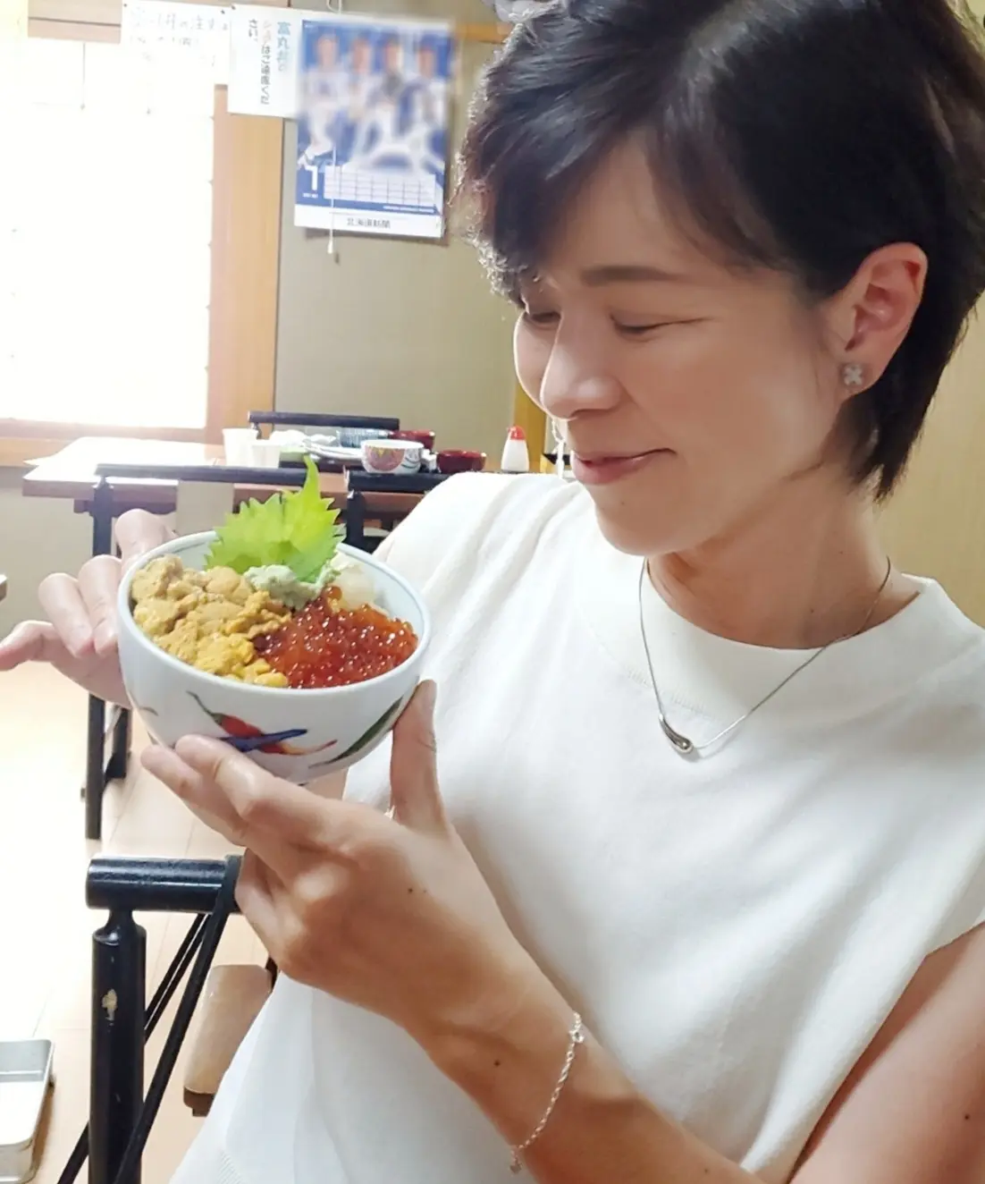 夜も控えているのでご飯少なめ、具は多めの贅沢丼。