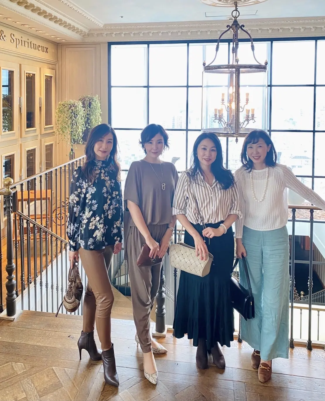 螺旋階段の上で