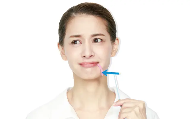 大人を不機嫌に見せるへの字口ライン