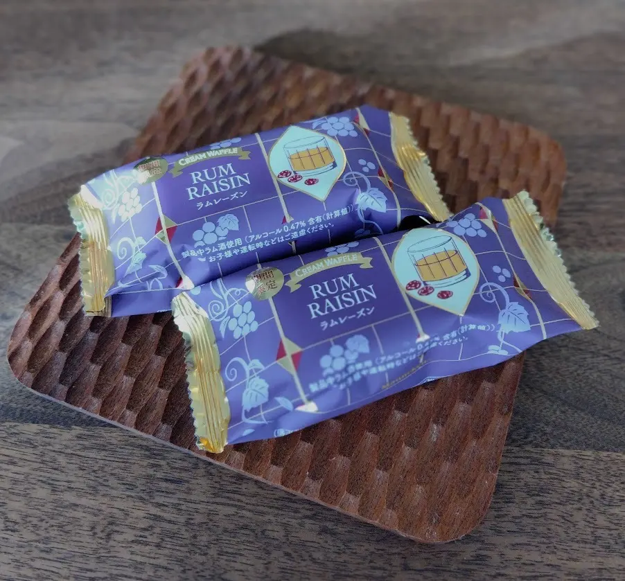 マネケン期間限定　クリームワッフル　ラムレーズン