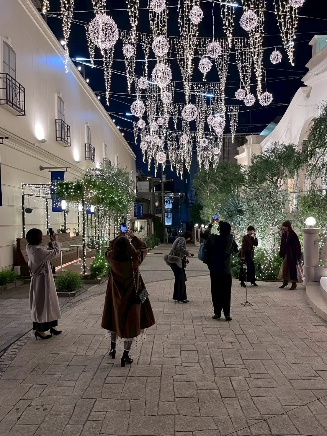 アニヴェルセル表参道の美しいライトアップ