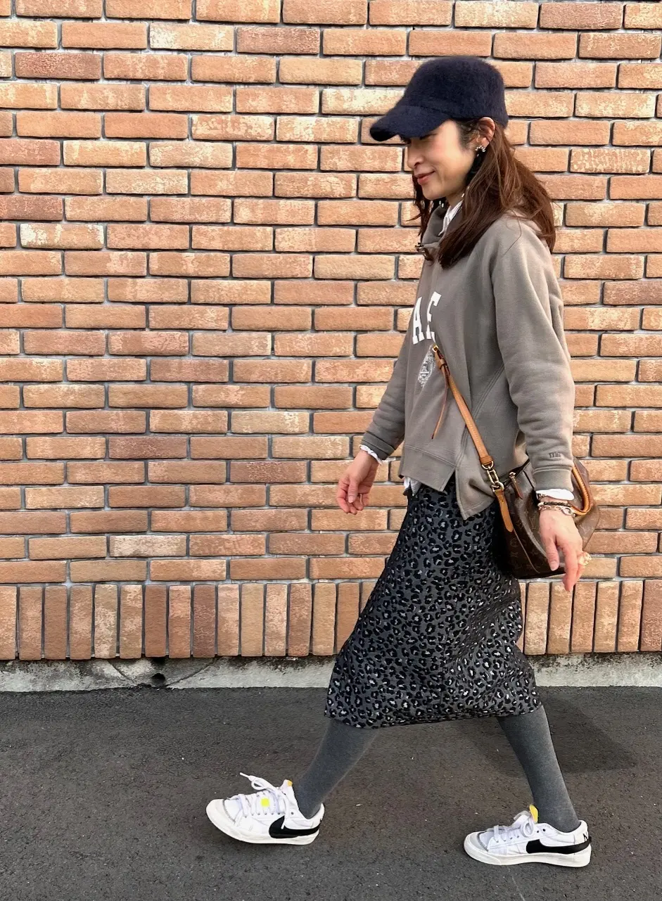 パーカー＆スニーカーコーデに“きちんと感の画像_3