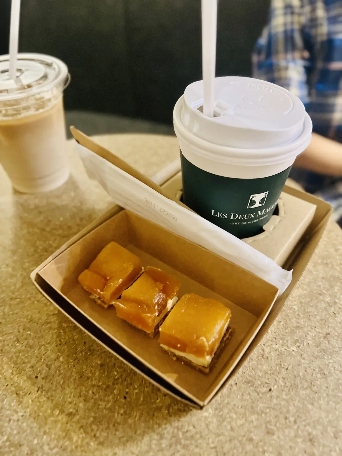 ドゥマゴパリのタルトタタンとコーヒーのセットをオーダー！