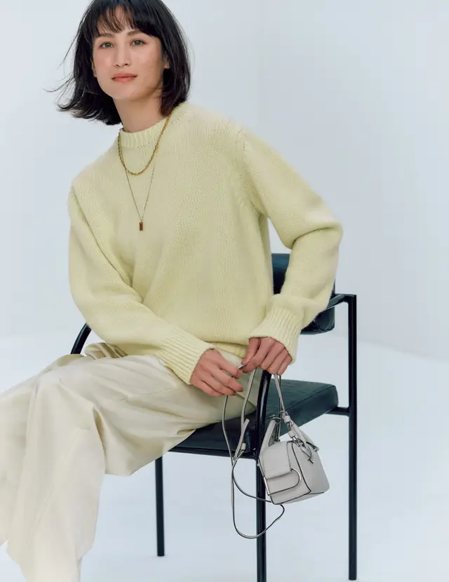 全身で楽しむ淡いイエローの軽やかさに心ときめく黒田エイミ