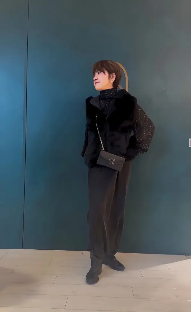 お出かけの日のオールブラックコーデ。の画像_1