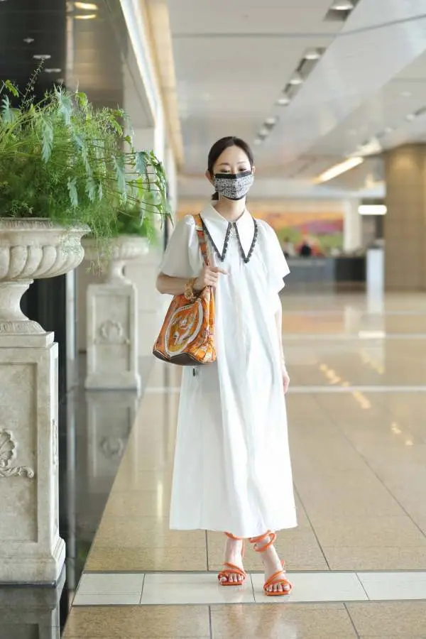 ZARA　ザラジョ　ZARAコーデ　夏コーデ　きれい色サンダル　HERMES　エコバッグ